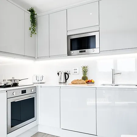 Pluxa Nero Deluxe - Bliss 2bath, Walk To Transit Apartamento