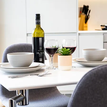 Pluxa Nero Deluxe - Bliss 2bath, Walk To Transit Apartamento *